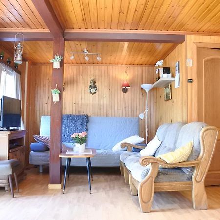 Aux Ecureuils Villa Resteigne Екстериор снимка