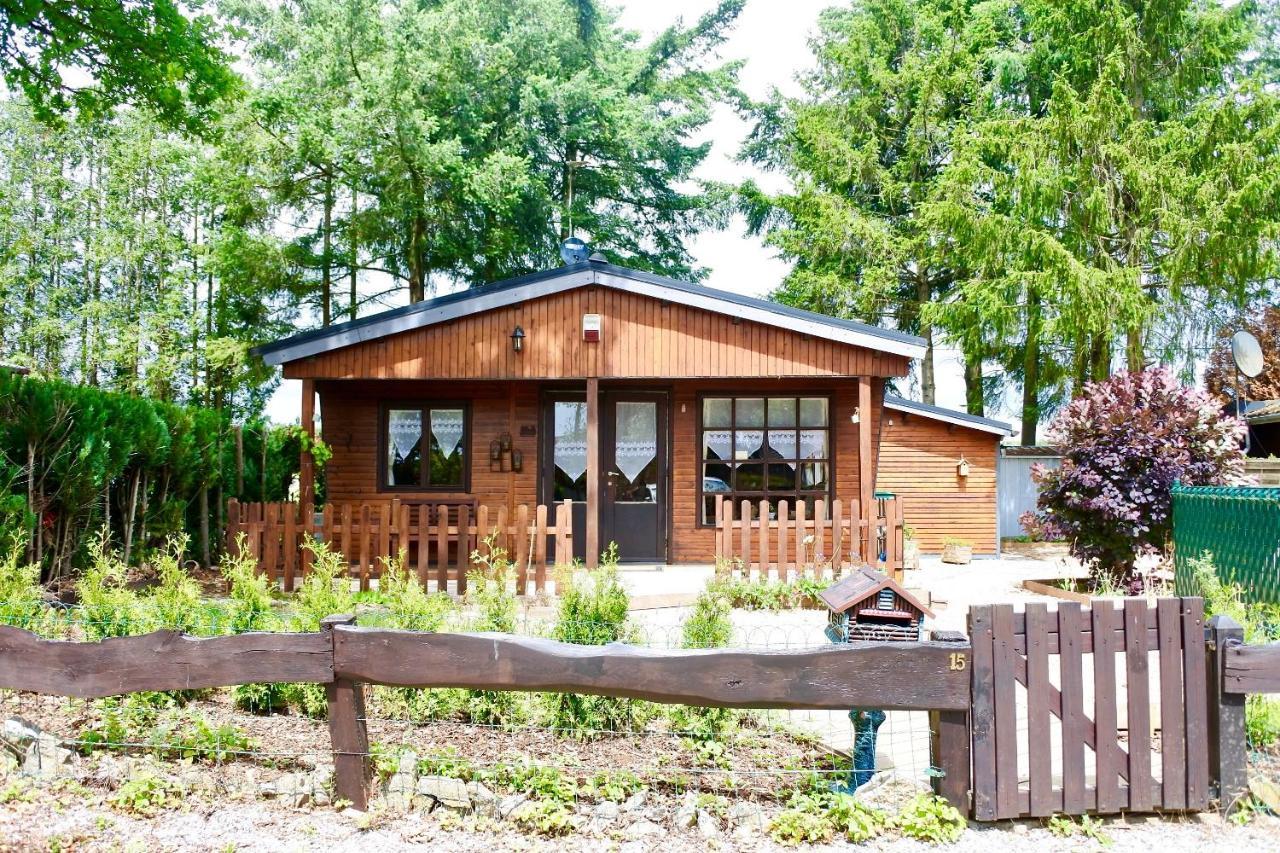 Aux Ecureuils Villa Resteigne Екстериор снимка