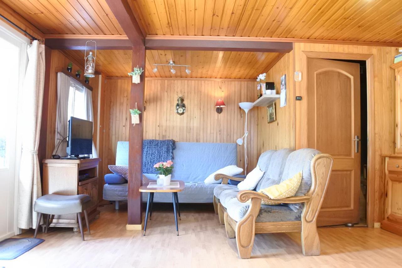 Aux Ecureuils Villa Resteigne Екстериор снимка