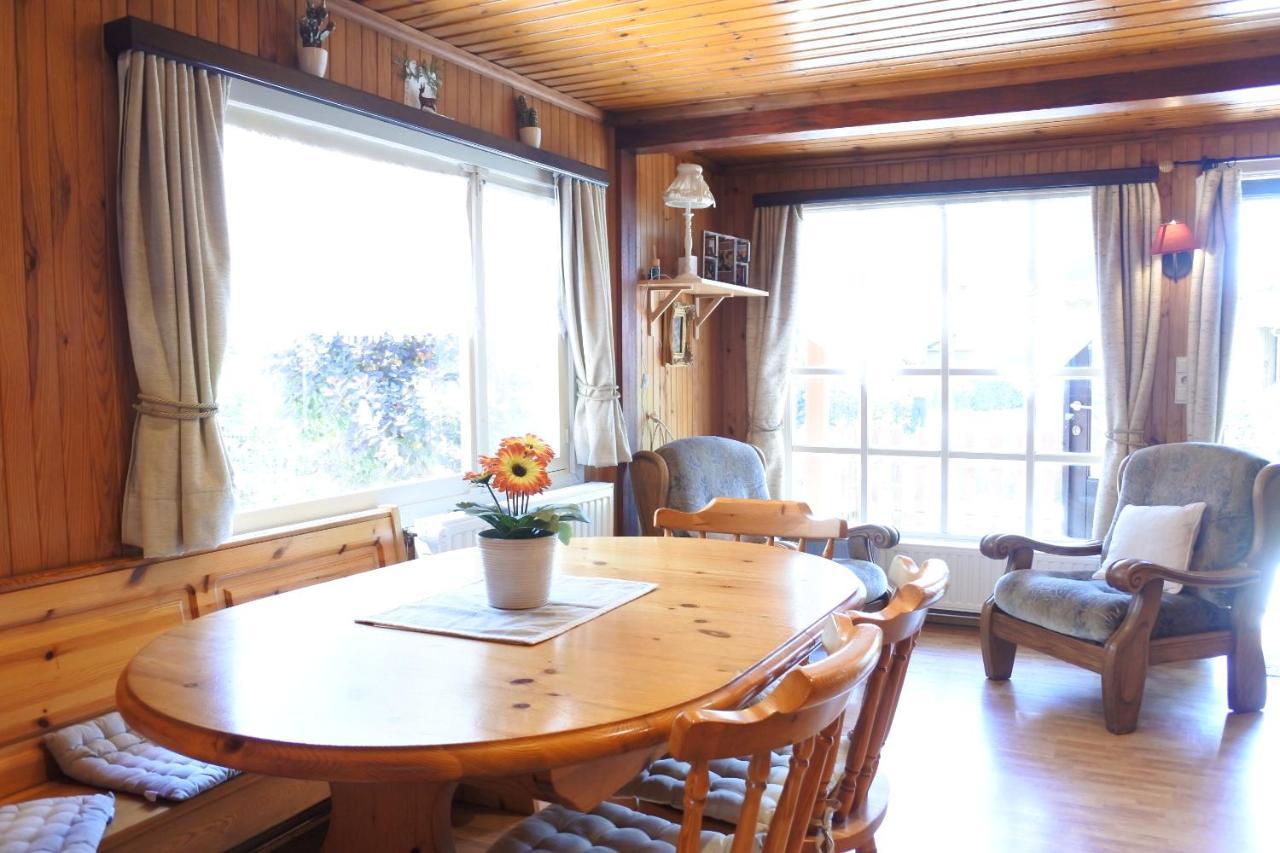 Aux Ecureuils Villa Resteigne Екстериор снимка