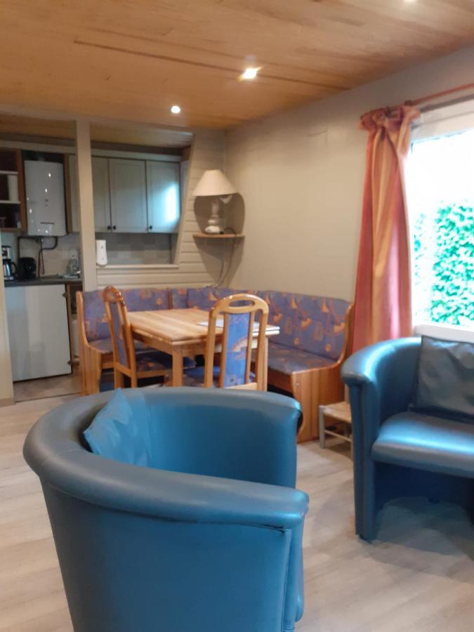 Aux Ecureuils Villa Resteigne Екстериор снимка
